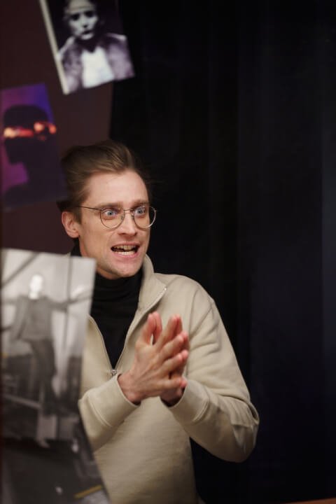 Sobre la artista Theatre Artist Template Gallery Img 4